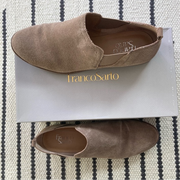 Franco Sarto Pearle Chelsea Ankle Boots Suede Taupe Tan Size 8 - Picture 2 of 5